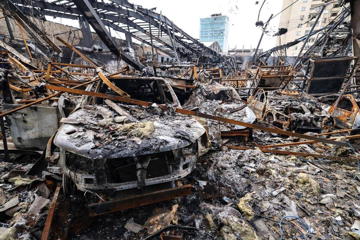 Iran, Trump minaccia attacchi a ponti e centrali elettriche. Teheran: "Abbattuto F-35 Usa, morto il pilota" - Diretta - 