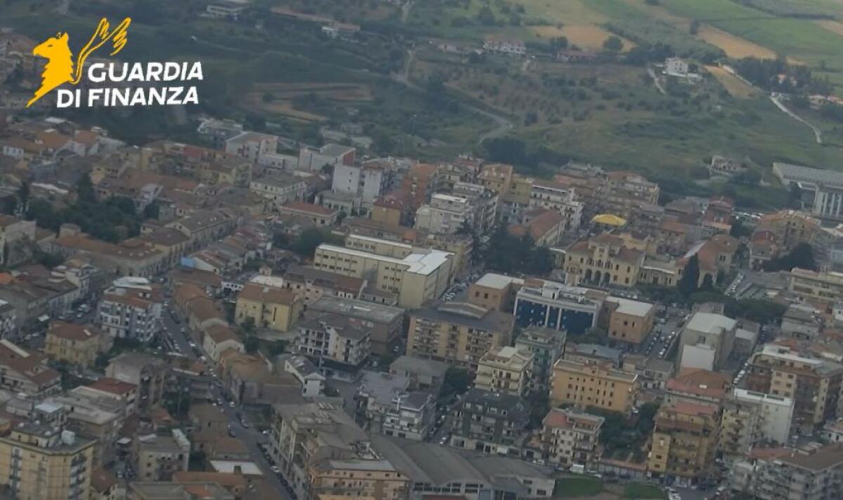 Cellulari in carcere per comunicare con i clan della ‘Ndrangheta, 46 indagati - 