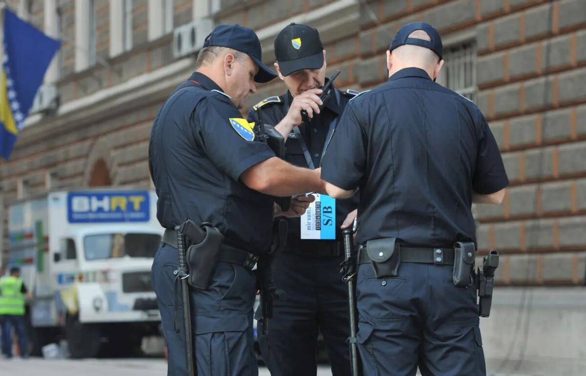 Traffico di migranti, 9 arresti tra Bosnia e Croazia sulla rotta balcanica - 