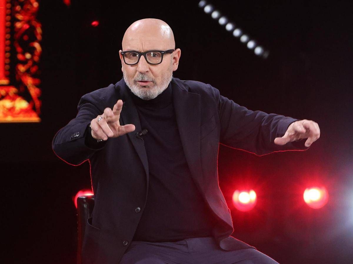 Maurizio Battista denunciato dall'ex impresario per stalking e diffamazione - 