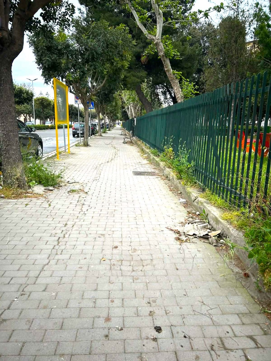 Via Giovanni Paolo II - Marciapiedi (Redazione - 23.04.2026)