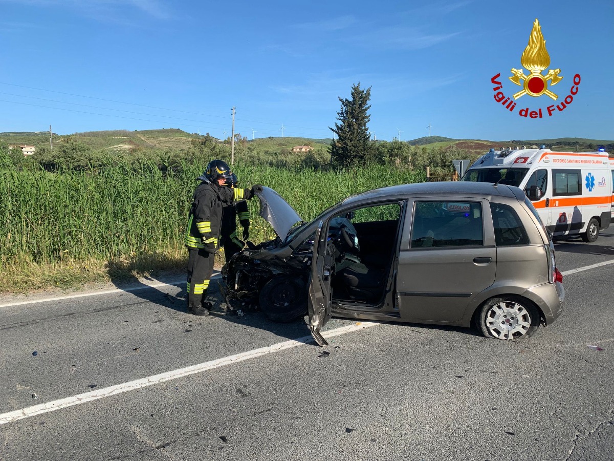 Incidente Strongoli - Foto Vigili del fuoco Crotone 24.04.2026