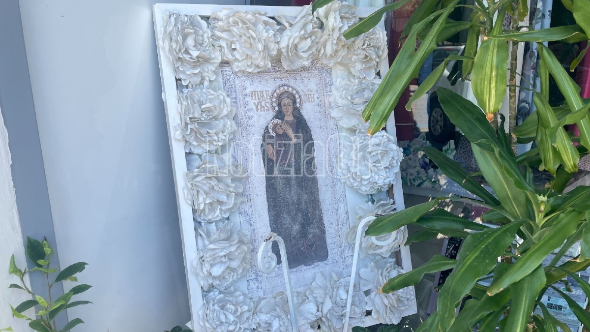 Vetrine in festa - Madonna di Capo Colonna (Foto Redazione 27.04.2026)