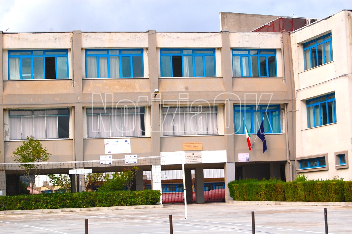 Il Liceo Classico “Borrelli” premiato dalla Società Dante Alighieri di Crotone - Foto: Redazione 