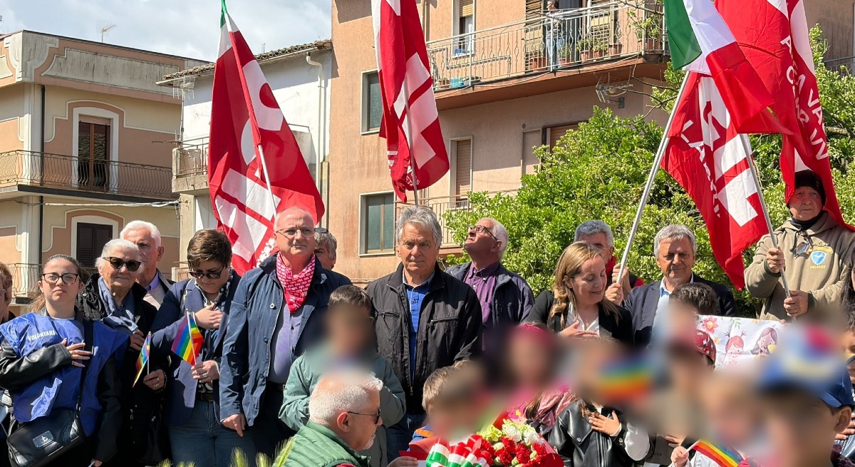 Primo maggio a Borgia: “Il lavoro affonda tra salari bassi e precarietà" - Foto: Ufficio stampa CGIL Area Vasta Catanzaro-Crotone-Vibo