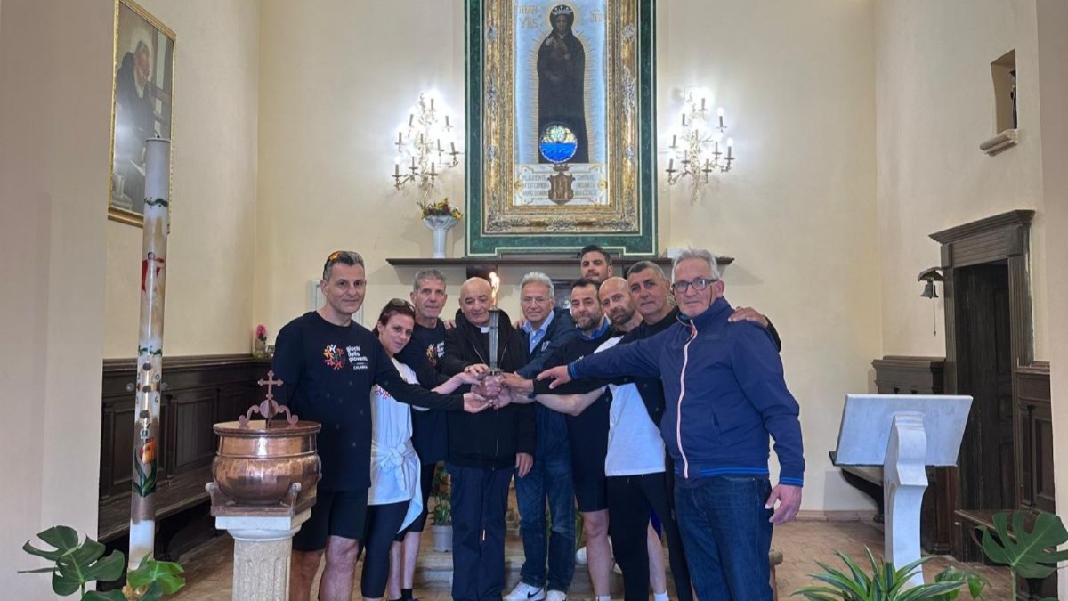 Crotone, la lampadedromia apre la festa mariana: “fuoco di pace e fratellanza” - Foto: Redazione 
