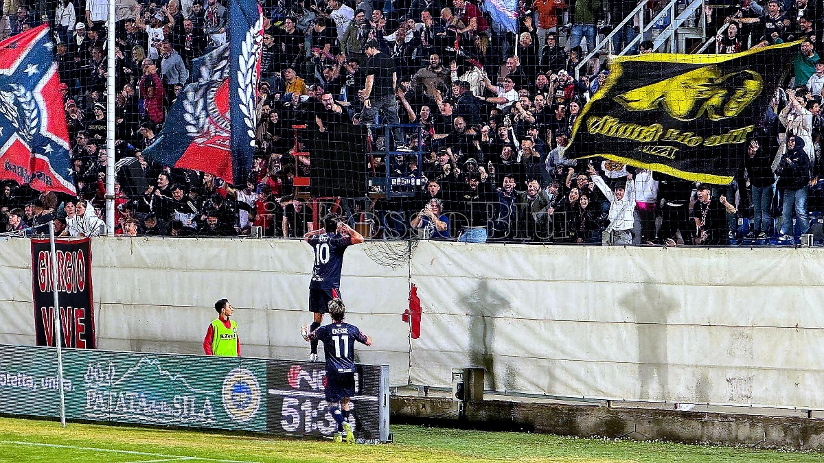 Antonino Musso fa esplodere lo Scida: gol, boato e abbraccio sotto la Curva Sud - Foto: Redazione 