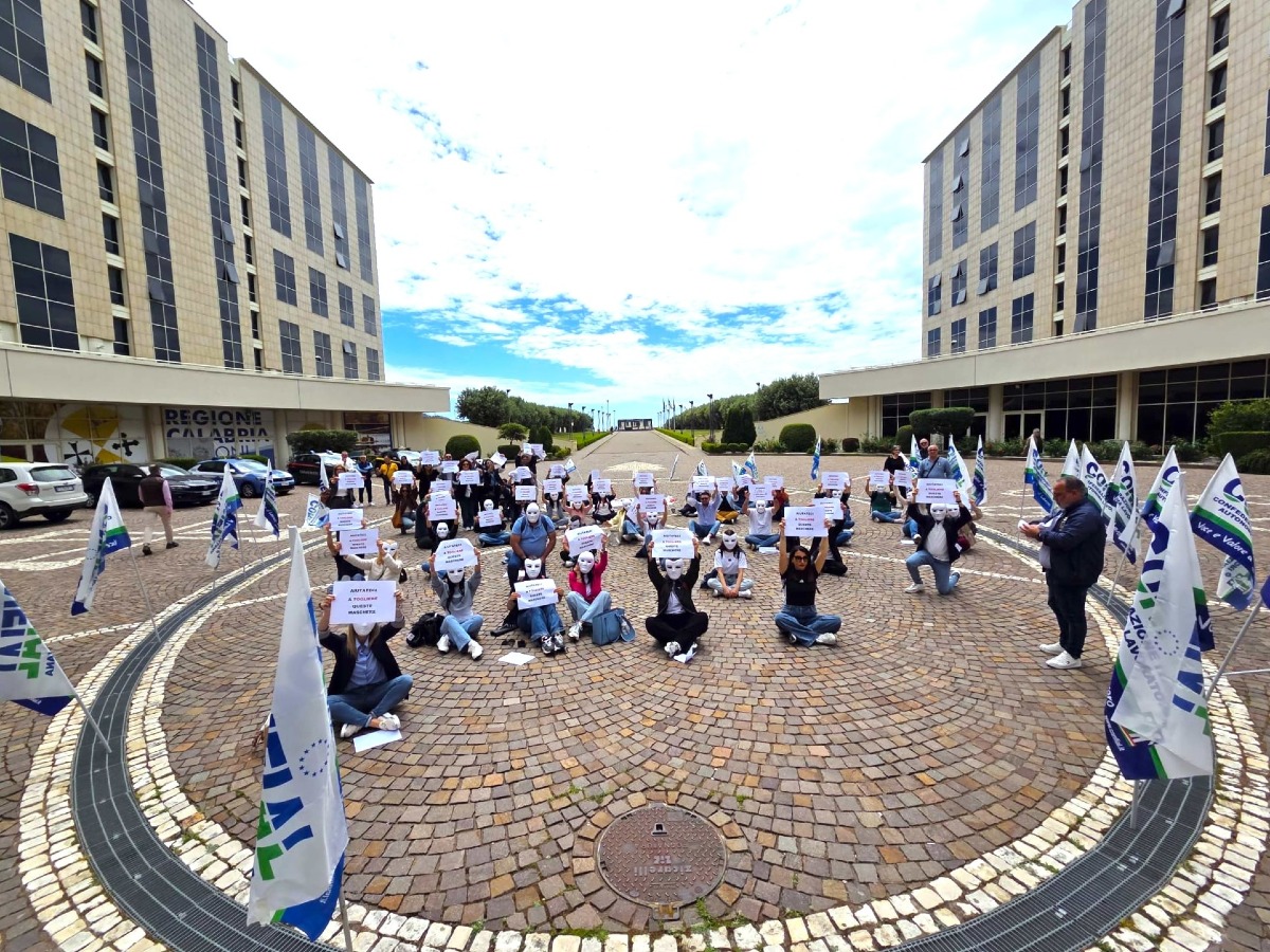 Le maschere bianche e lavoro invisibile alla Cittadella: la protesta dei 74 Konecta -  Foto Uff. Stampa Konecta