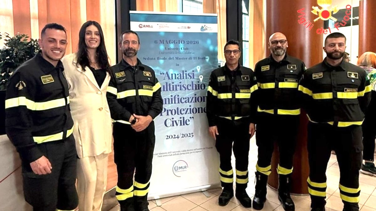 Vigili del Fuoco di Cosenza, tre ingegneri conseguono il Master in Protezione Civile - Foto Uff. Stampa Vigili del fuoco 