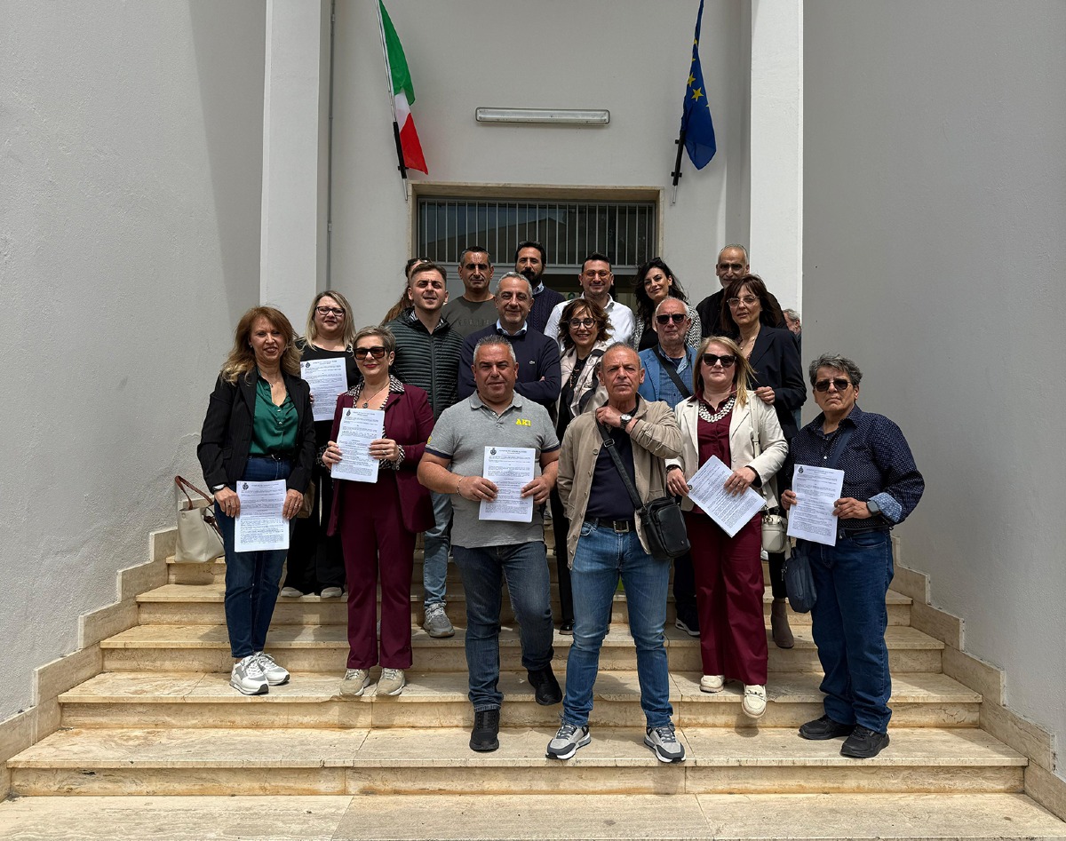 Tirocinanti di Inclusione Sociale, firmati i contratti per 11 lavoratori del bacino TIS - Foto: Uff. Stampa Comune di Cassano all'Ionio