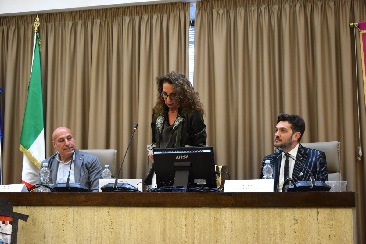Crotone - Ferraro presenta “Orientarsi nel presente” - Foto: Federico Ferraro