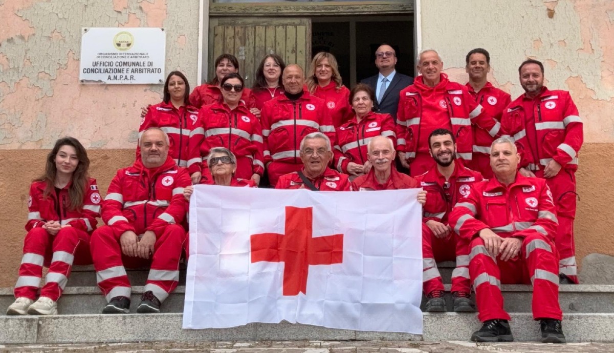 Caccuri celebra la Croce Rossa: consegnata la bandiera al Comune - Foto: Uff. Stampa Comune di Caccuri