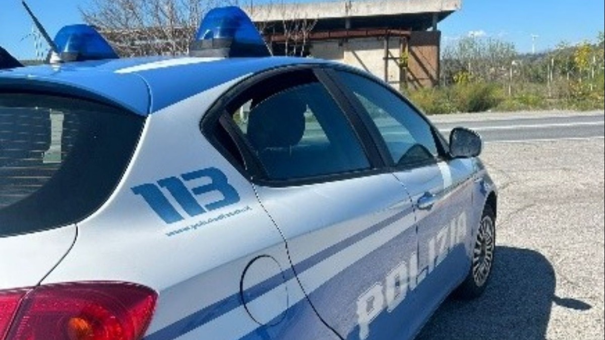 Crotone, l’Anticrimine stringe le maglie: scacco alla criminalità con 60 provvedimenti - Foto Uff. Stampa Questura di Crotone 