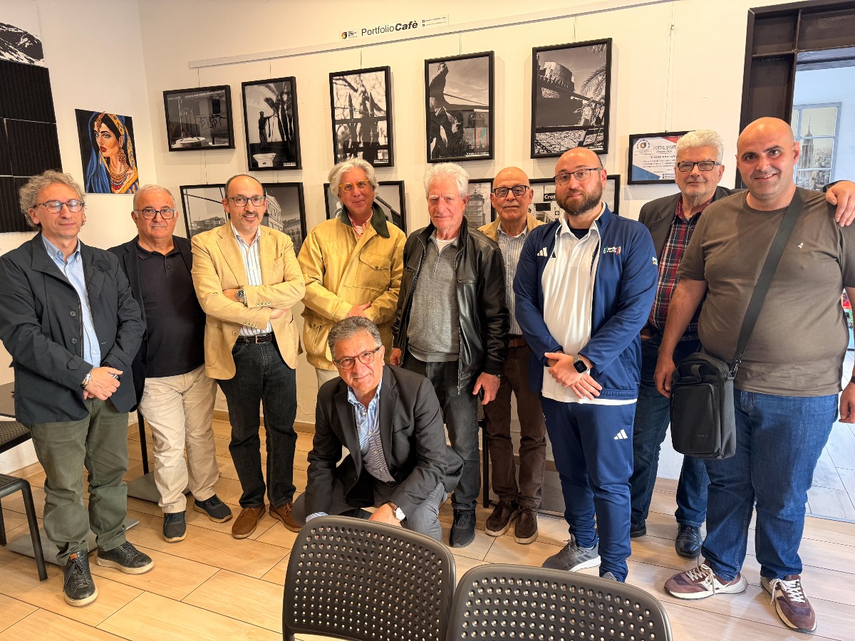 Crotone in bianco e nero, una mostra fotografica racconta l’anima della città - 