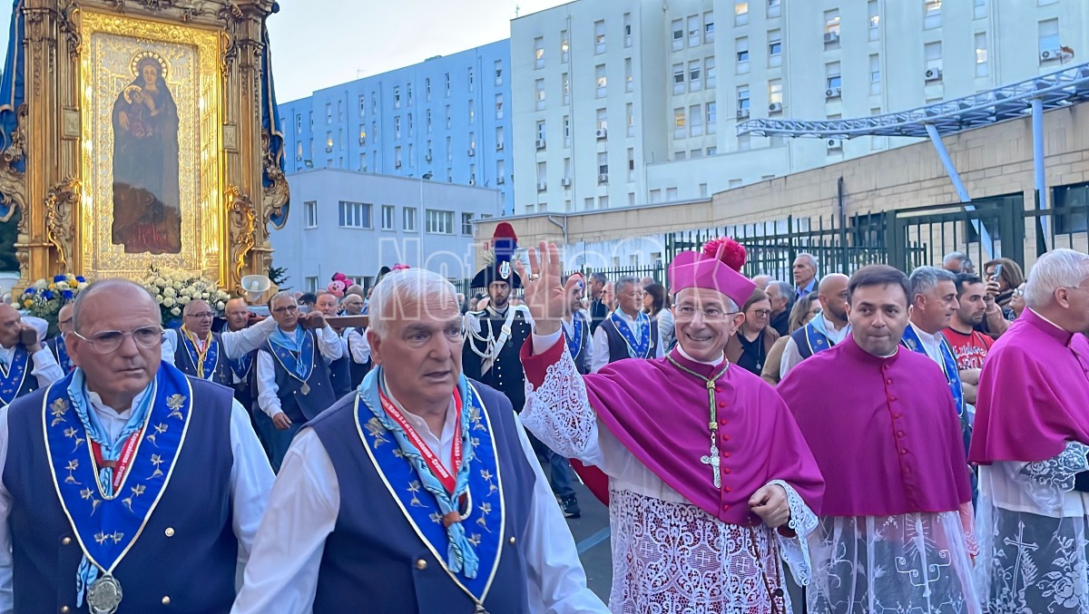 (VIDEO) Il Quadro Grande visita l’ospedale, monsignor Caiazzo: «Ritrovare fiducia nella sofferenza» - Foto: Redazione 