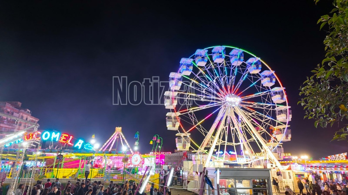 Giostre, partenza da record in via Cutro per la festa della Madonna - Foto: Redazione 