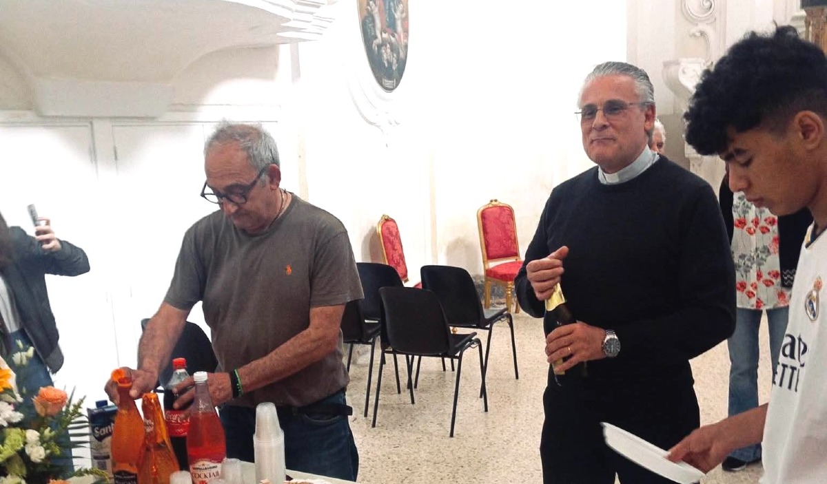 Casali del Manco festeggia i 20 anni di sacerdozio di Don Iazzolino - Foto Uff. Stampa Comune di Casali del manco 