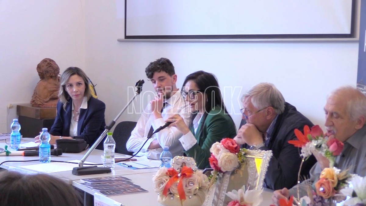 (VIDEO) Dalle spalle dei portantini al cuore di Crotone: il libro di Roby Contarino - Foto: Redazione 