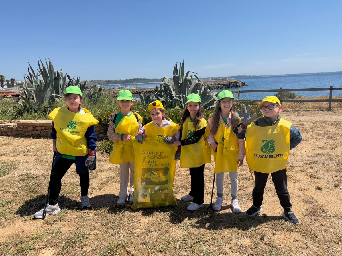 Isola di Capo Rizzuto, gli studenti diventano “custodi della costa” con Legambiente - Foto: Uff. Stampa Circolo Legambiente APS Le Castella 