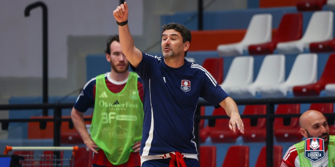 Calcio a 5 - La Pirossigeno Cosenza conferma Ibanes Caetano in panchina - Foto: Ufficio stampa Pirossigeno Cosenza