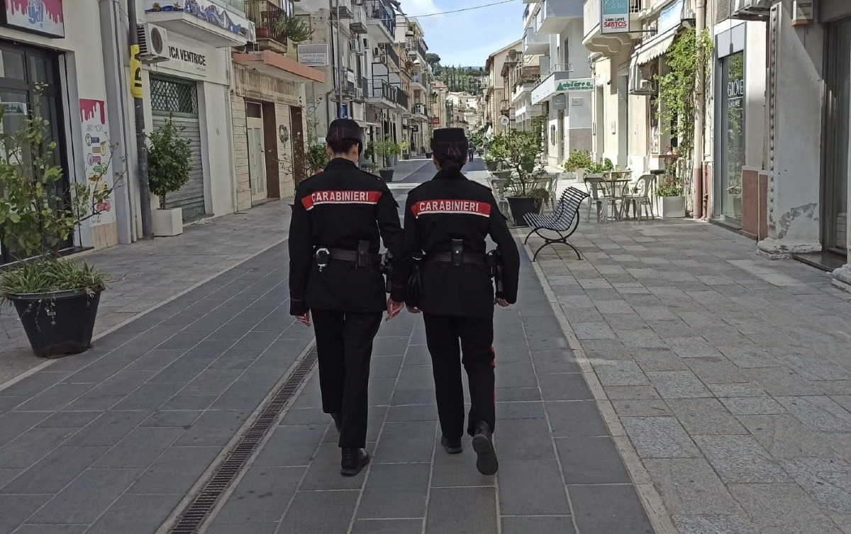 Soverato - Lavoratore irregolare in un ristorante: multa da 4mila euro - Ufficio stampa: Comando Provinciale di Catanzaro