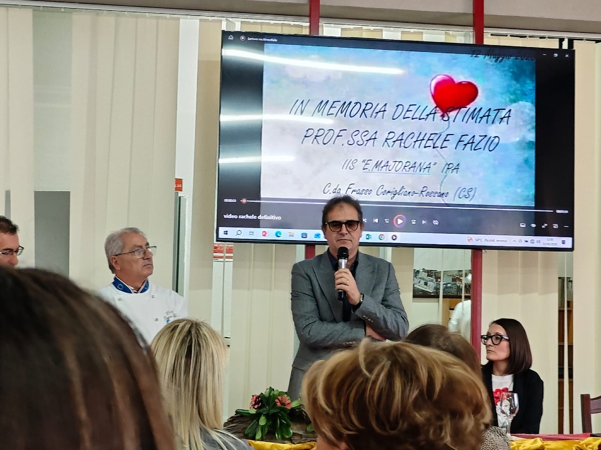 Corigliano-Rossano, al Majorana un defibrillatore in memoria della professoressa Rachele Fazio - Foto: Uff. Stampa IIS E. Majorana/Corigliano-Rossano
