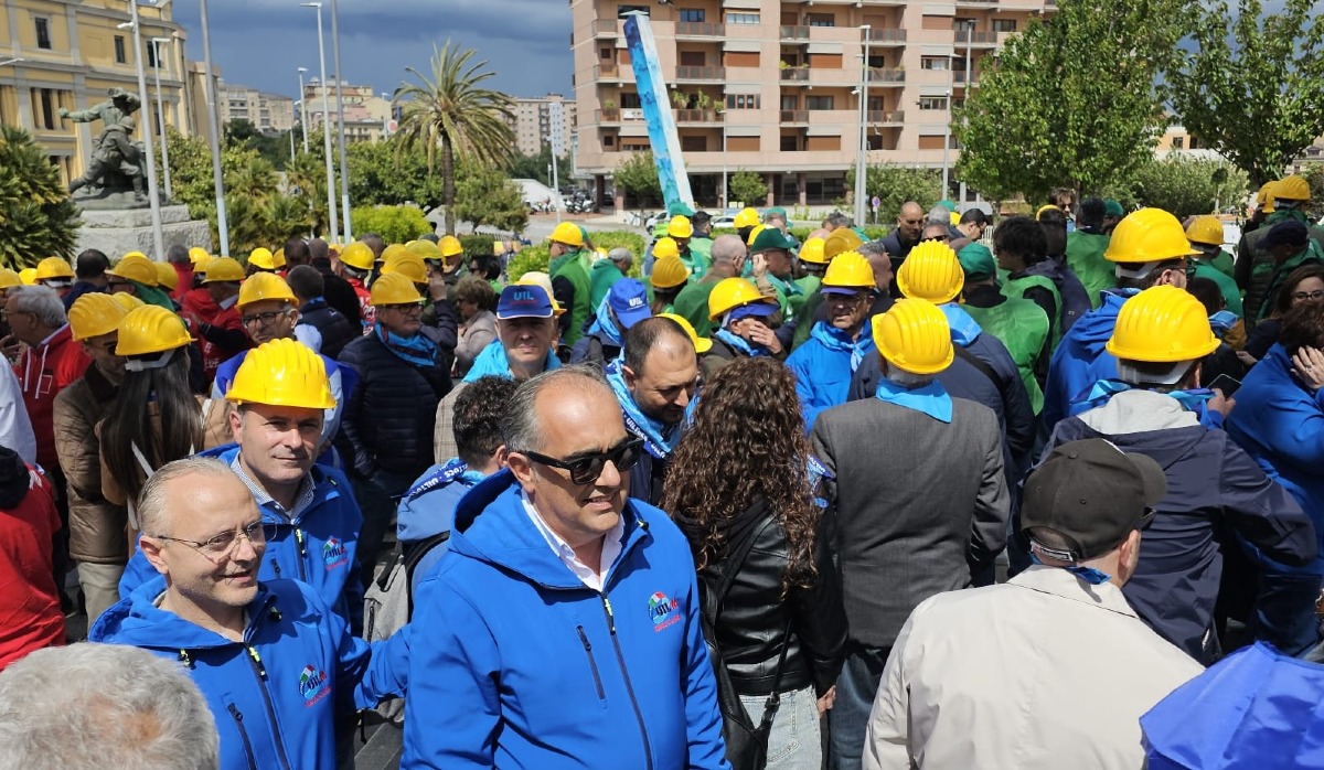 Morti sul lavoro, marcia silenziosa a Catanzaro: “Basta stragi” - Foto Uff. Stampa Uil Calabria 
