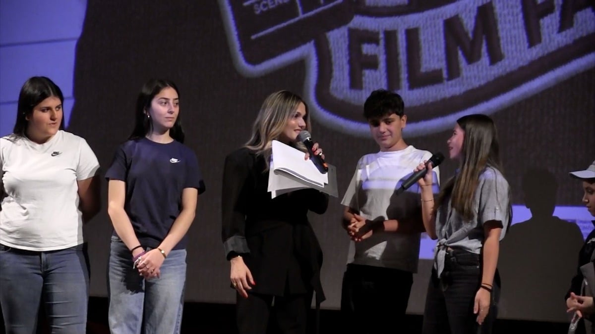 (VIDEO) Crotone - Studenti attori e registi: emozioni all’Apollo per “Vrasciola” - 