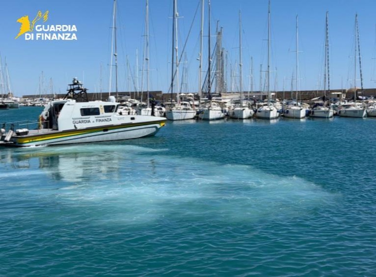 Guardia di Finanza di Crotone: maxi frode nautica sul mare, scoperti cinque evasori - Foto Uff. Stampa Guardia di finanza 