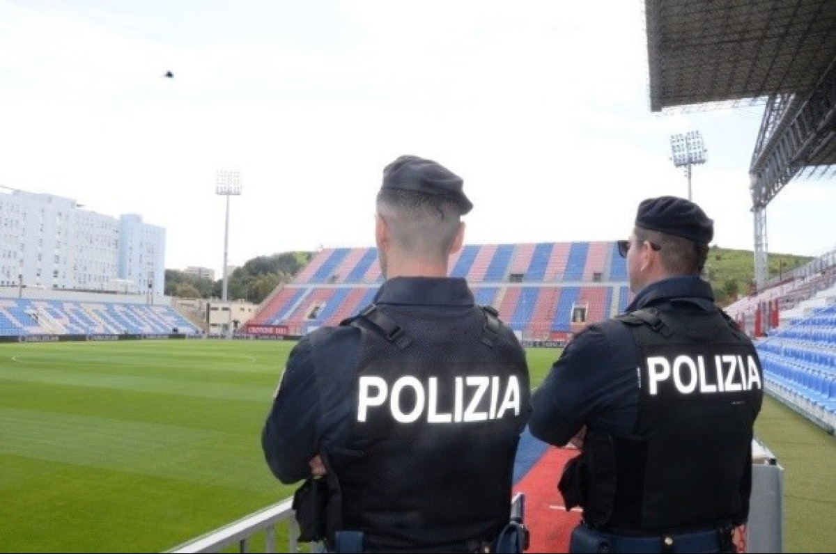 Disordini dopo Crotone-Salernitana: quattro Daspo per il lancio di oggetti - Foto: Uff. Stampa Questura di Crotone 