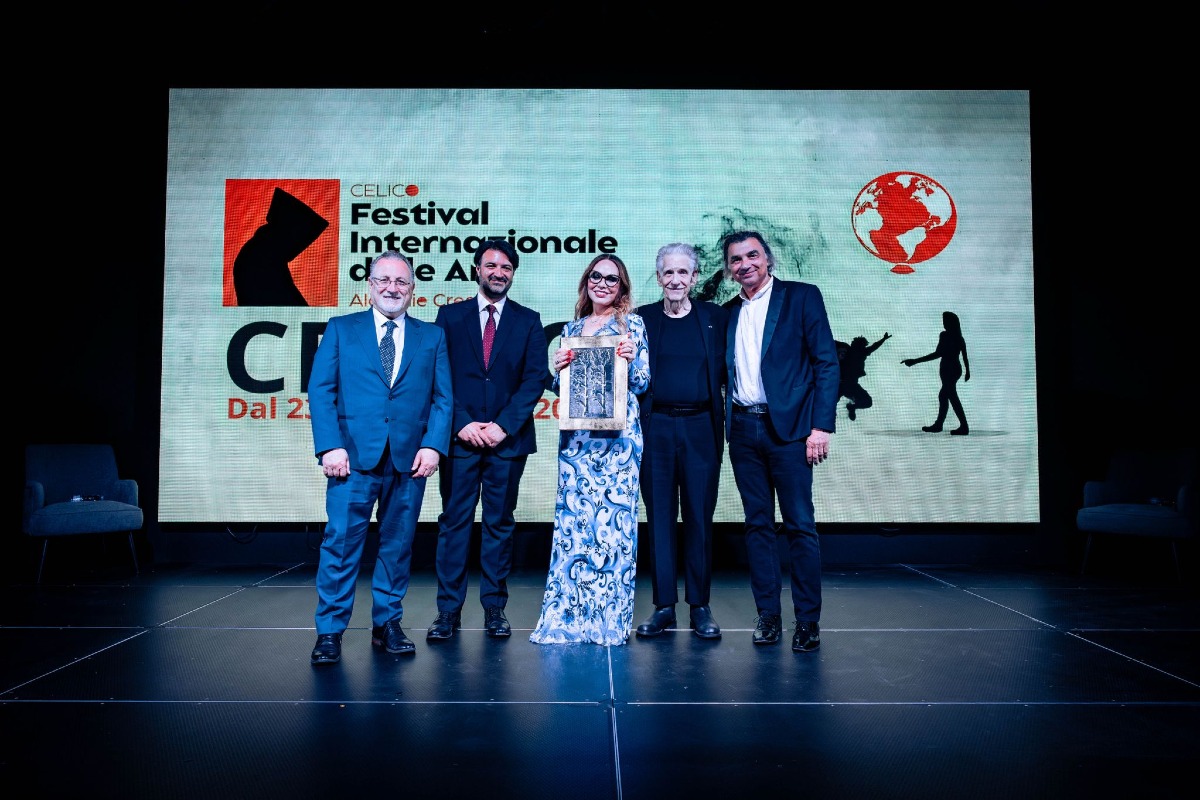 David Cronenberg premia Ornella Muti al Celico International Arts Festival - Foto Uff. Stampa Celico International Film Festival 