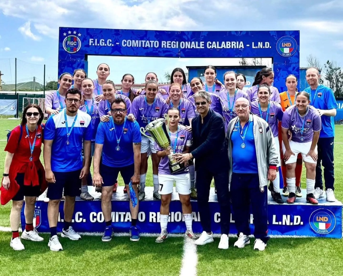 Calcio - L’Academy Crotone vince il titolo regionale, si vola alle fasi nazionali - Foto: Academy Crotone Femminile
