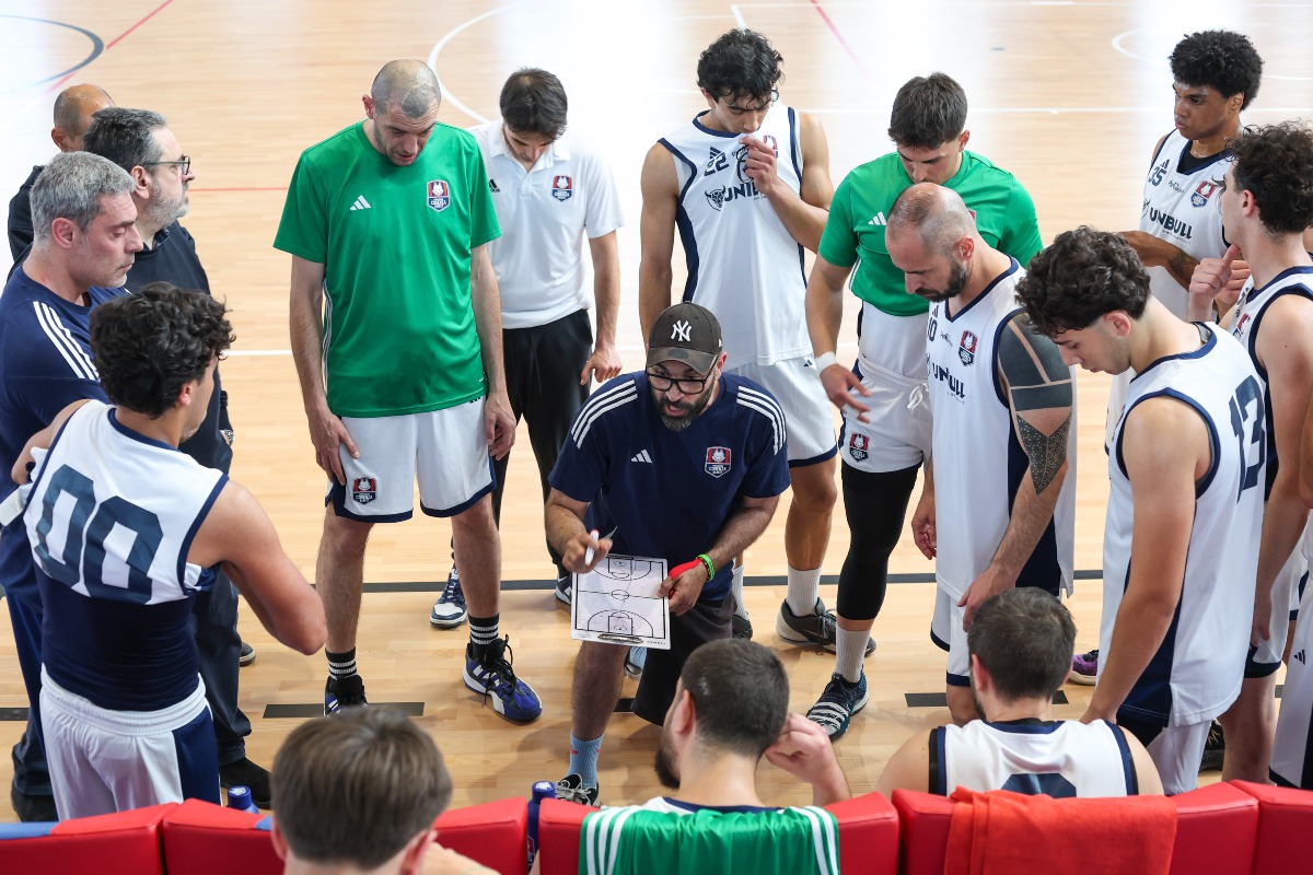 Pirossigeno travolgente: Gara 1 della semifinale è rossoblù