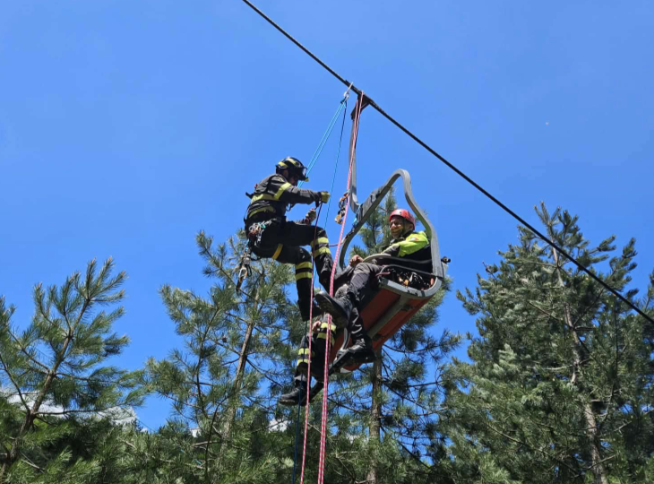 Vigili del Fuoco di Crotone, addestramento SAF tra le montagne di Villaggio Palumbo - Foto: Uff. Stampa Comando dei Vigili del Fuoco di Crotone