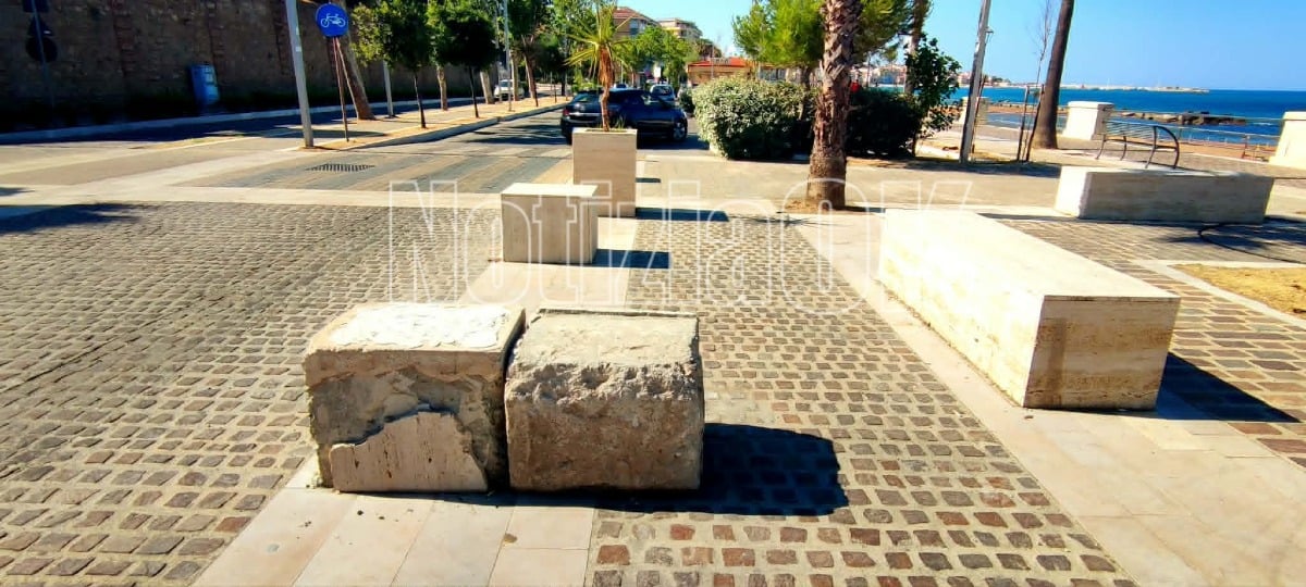 Crotone, arredi urbani danneggiati sul lungomare vicino al cimitero - Foto: Redazione