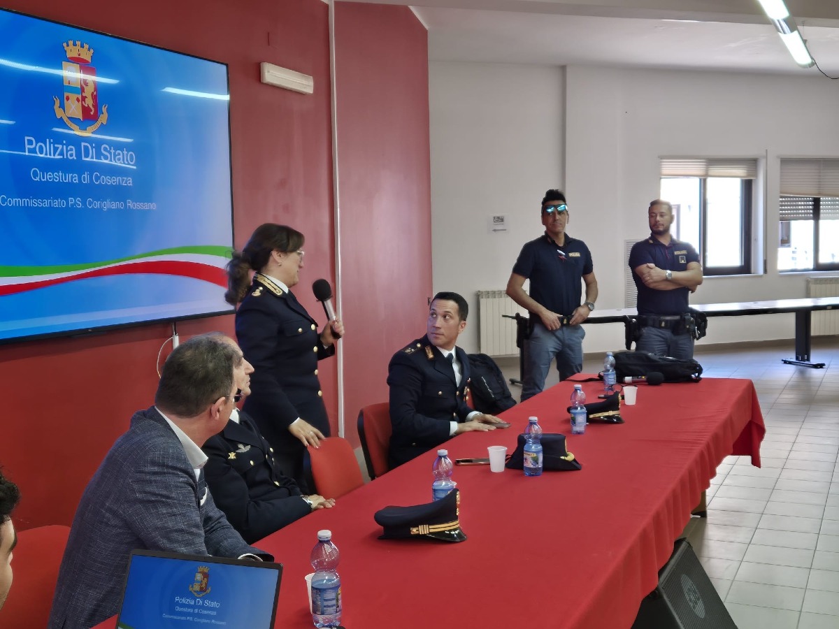 Polizia di Stato al Majorana: la sicurezza spiegata agli studenti dopo la maxi esercitazione - Foto: Uff. Stampa  IIS E. Majorana/Corigliano-Rossano 