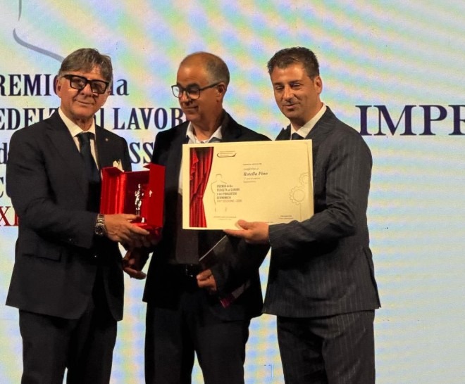 Caraffa celebra Angela Corapi e Pino Rotella: premiati per fedeltà al lavoro e impegno professionale - Foto: Uff. Stampa Comune di Caraffa di Catanzaro