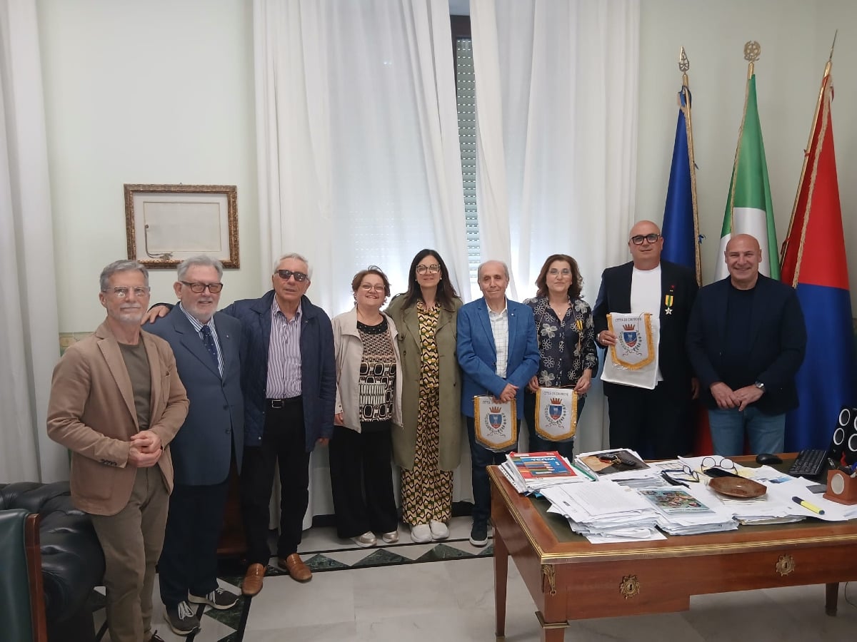 Crotone celebra i Maestri del Lavoro insigniti nel 2026 - Foto: I maestri del lavoro crotonesi ricevuti in Comune