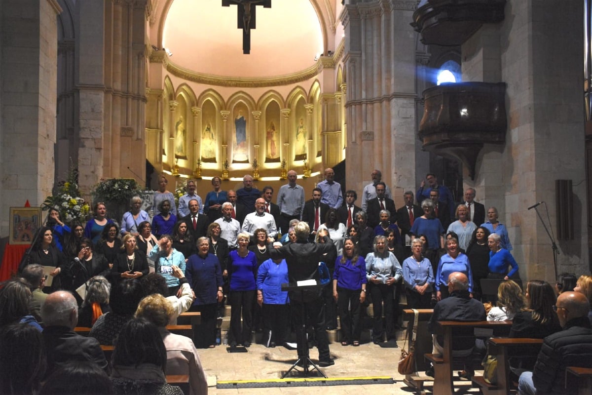 Cori da Londra al Duomo di Cosenza: trionfa il gemellaggio musicale - 