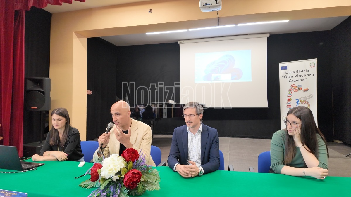 (VIDEO)  Crotone - “Oltre il mare la luce”, il Liceo Gravina porta in scena il dramma di Cutro - Foto: Redazione 