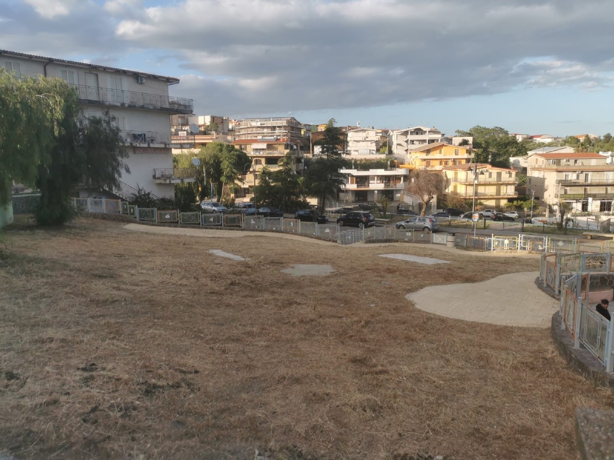 Sellia Marina più verde e curata grazie alla collaborazione tra Comune e territorio - Foto: Uff. Stampa Comune di Sellia Marina