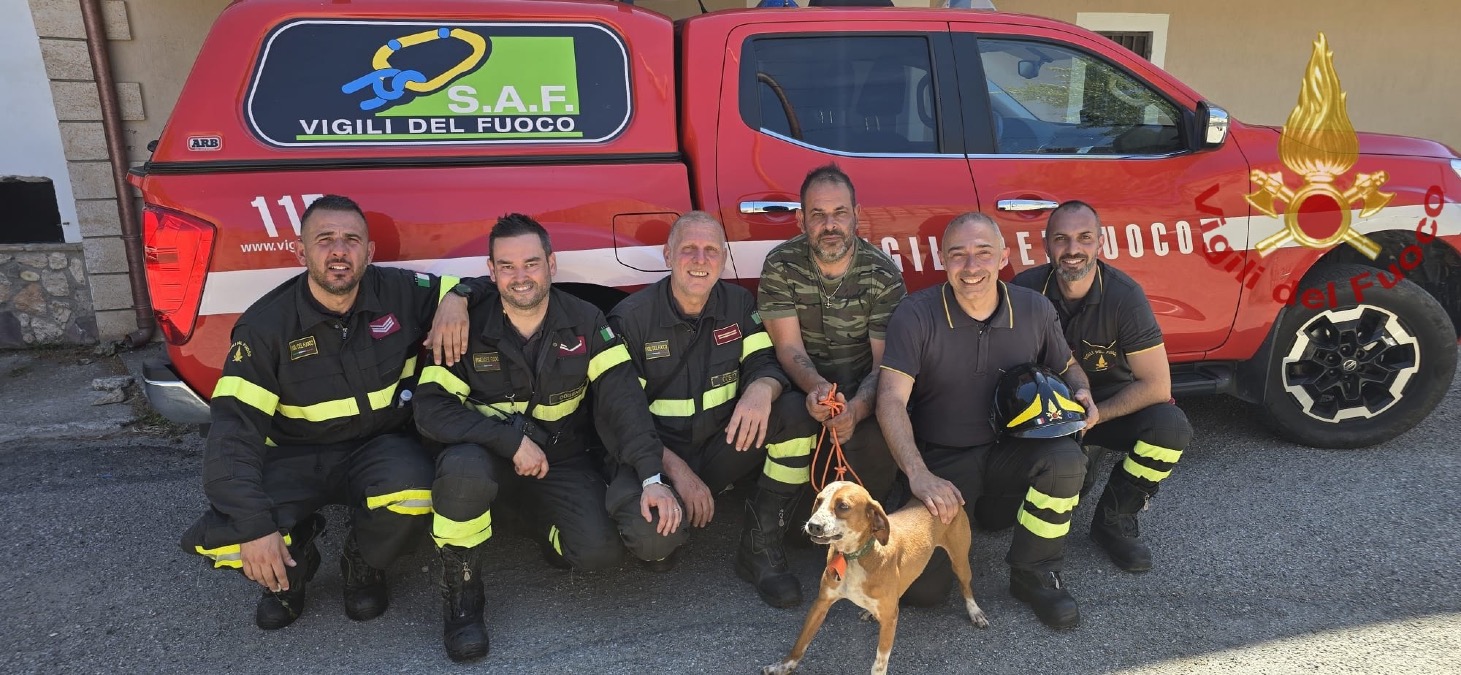 Domanico, finisce in un dirupo per salvare il cane: recuperato dai Vigili del Fuoco - 