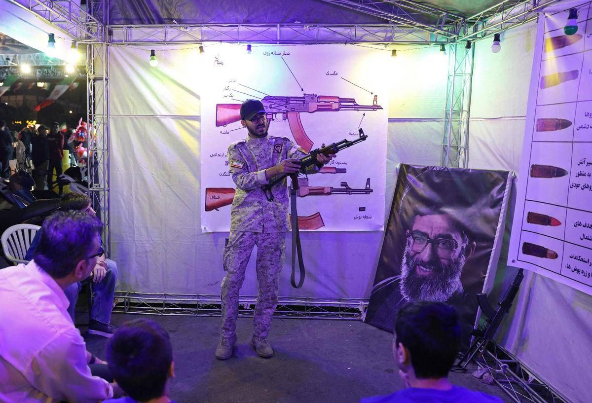 Trump: "Iran ha pochi giorni, sono pronto a colpire". Teheran si prepara alla guerra - 
