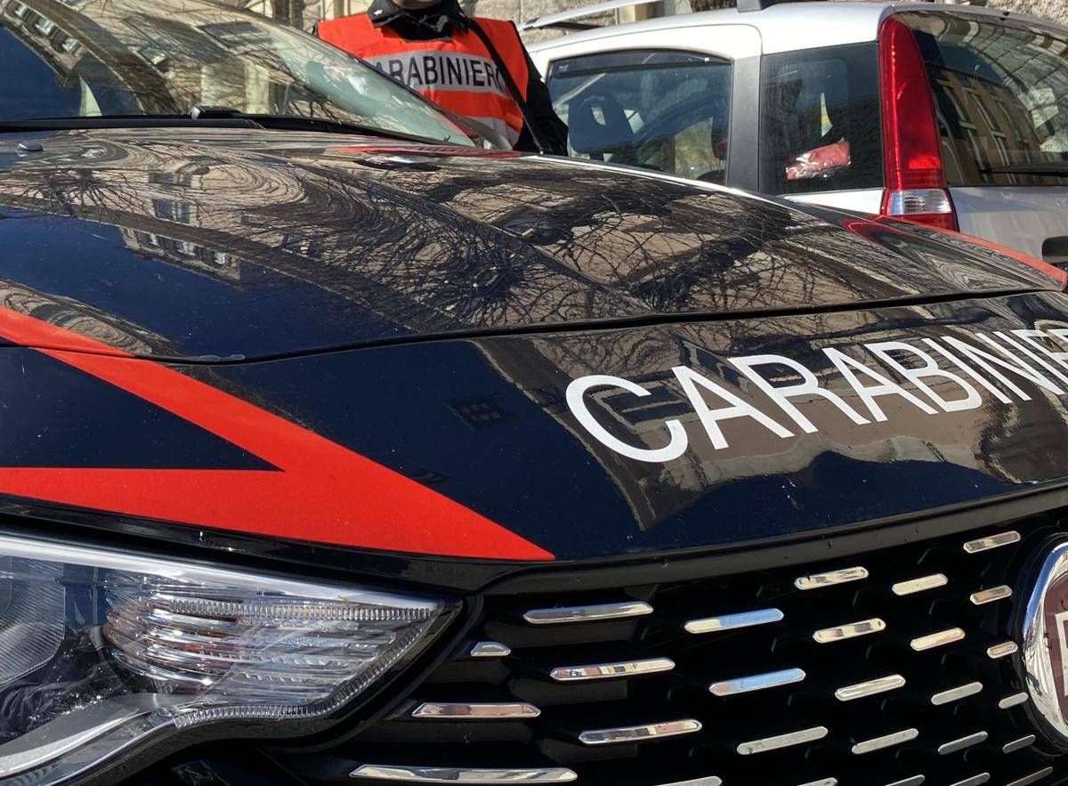 Scontro a fuoco in strada a Napoli, ferite due ragazze di 23 e 24 anni - 