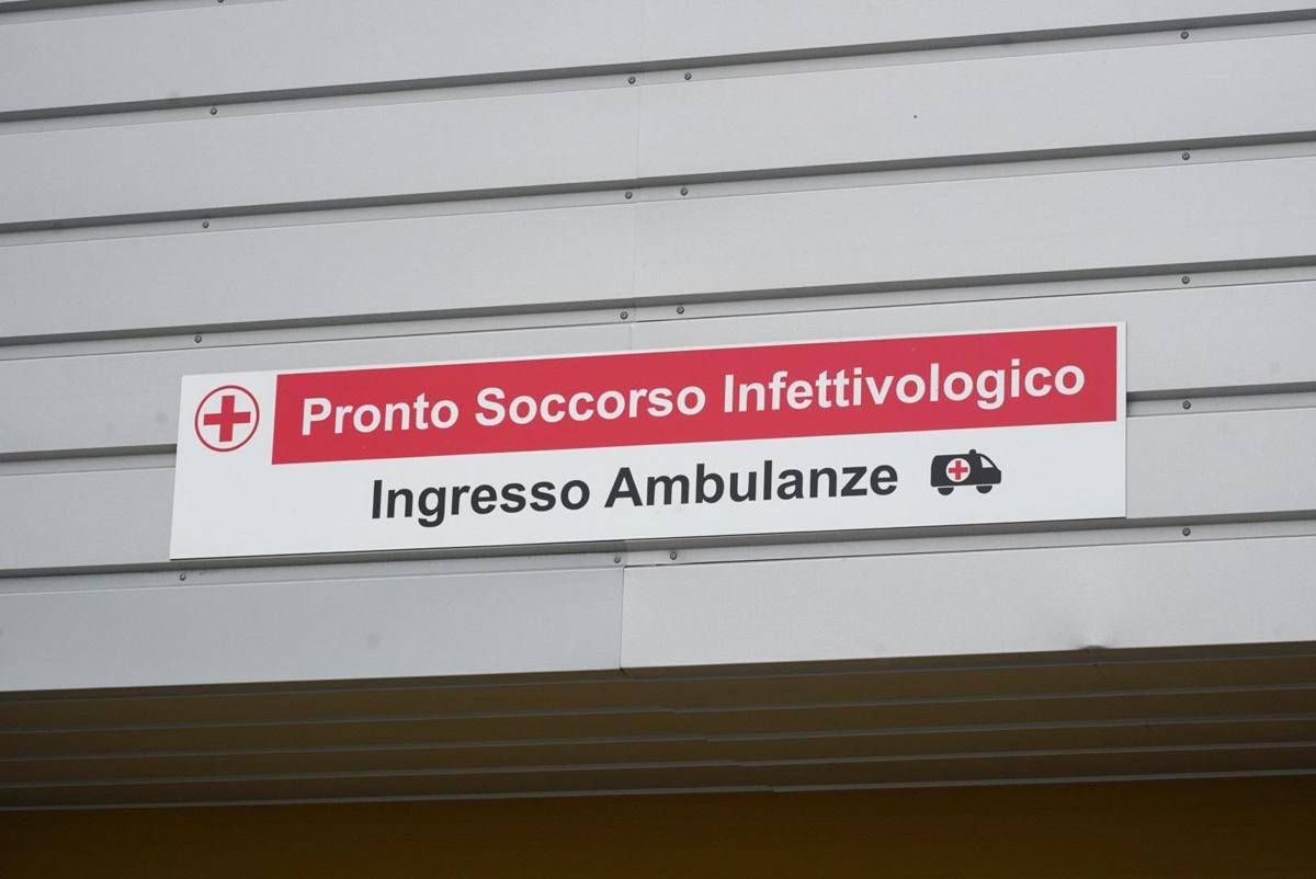 Hantavirus, l'alert Uk e i sanitari nel B&B: così è stato trovato il turista inglese a Milano - 