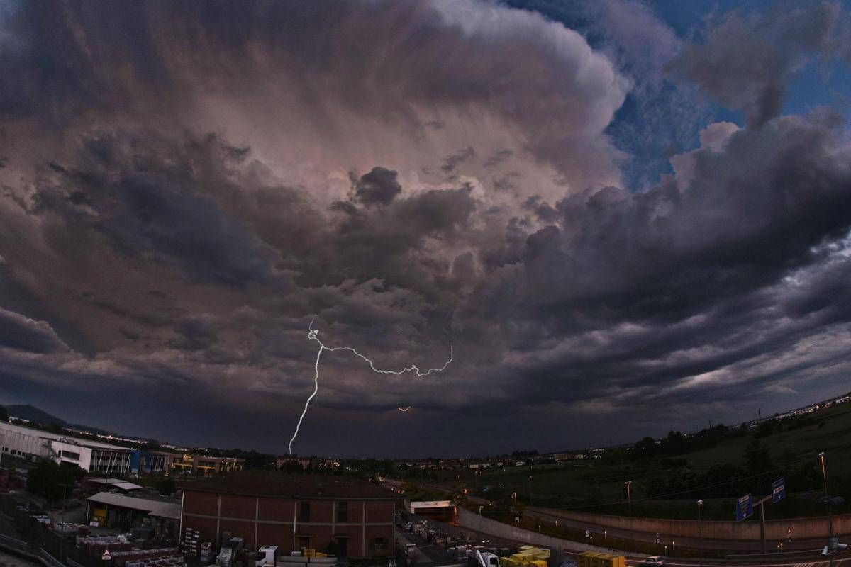 Nuova ondata di maltempo sull'Italia, oggi allerta gialla in 7 regioni - 