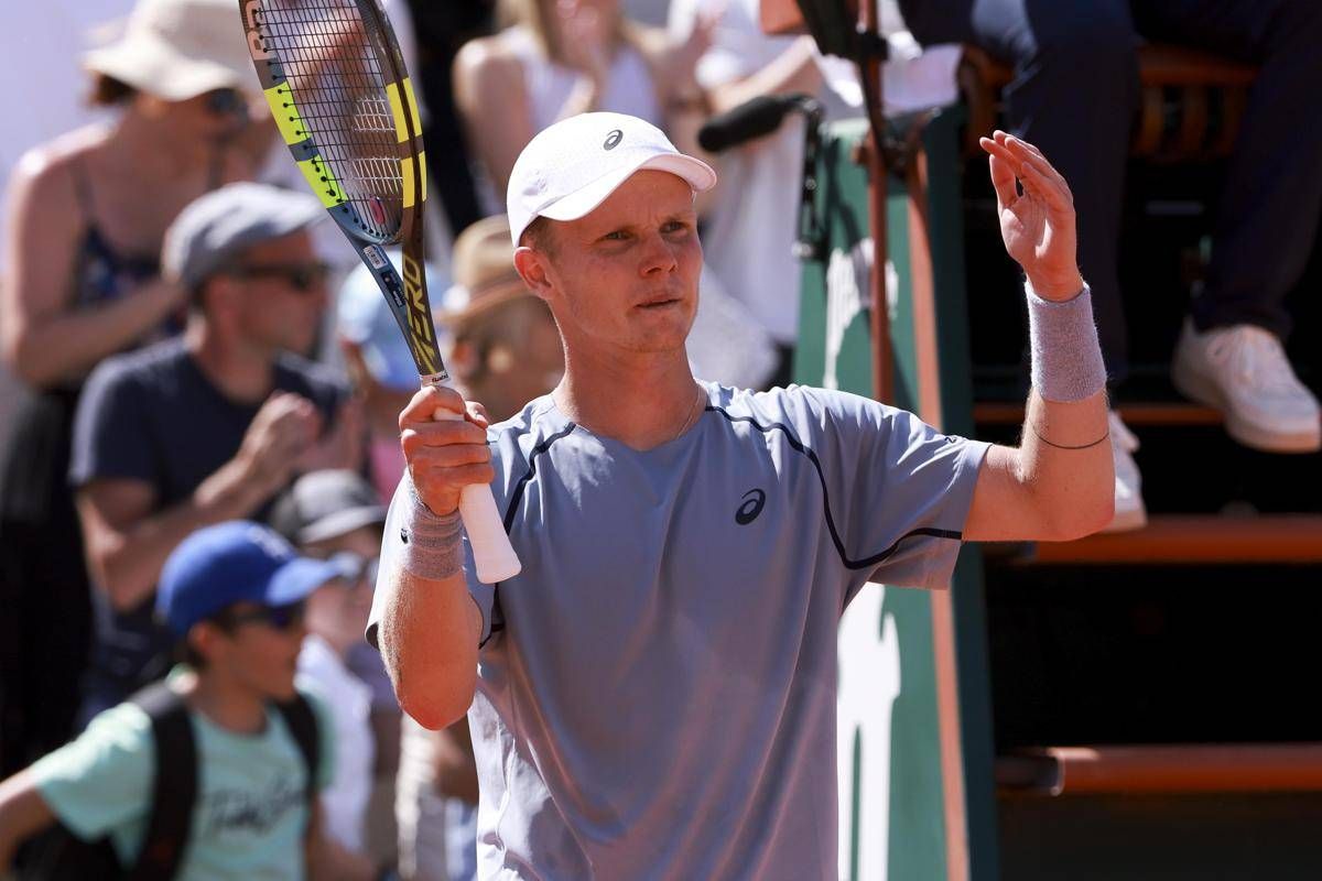 Roland Garros, Cinà-De Jong e lo 'strano' ritardo per l'inizio del match: cos'è successo a Parigi - 