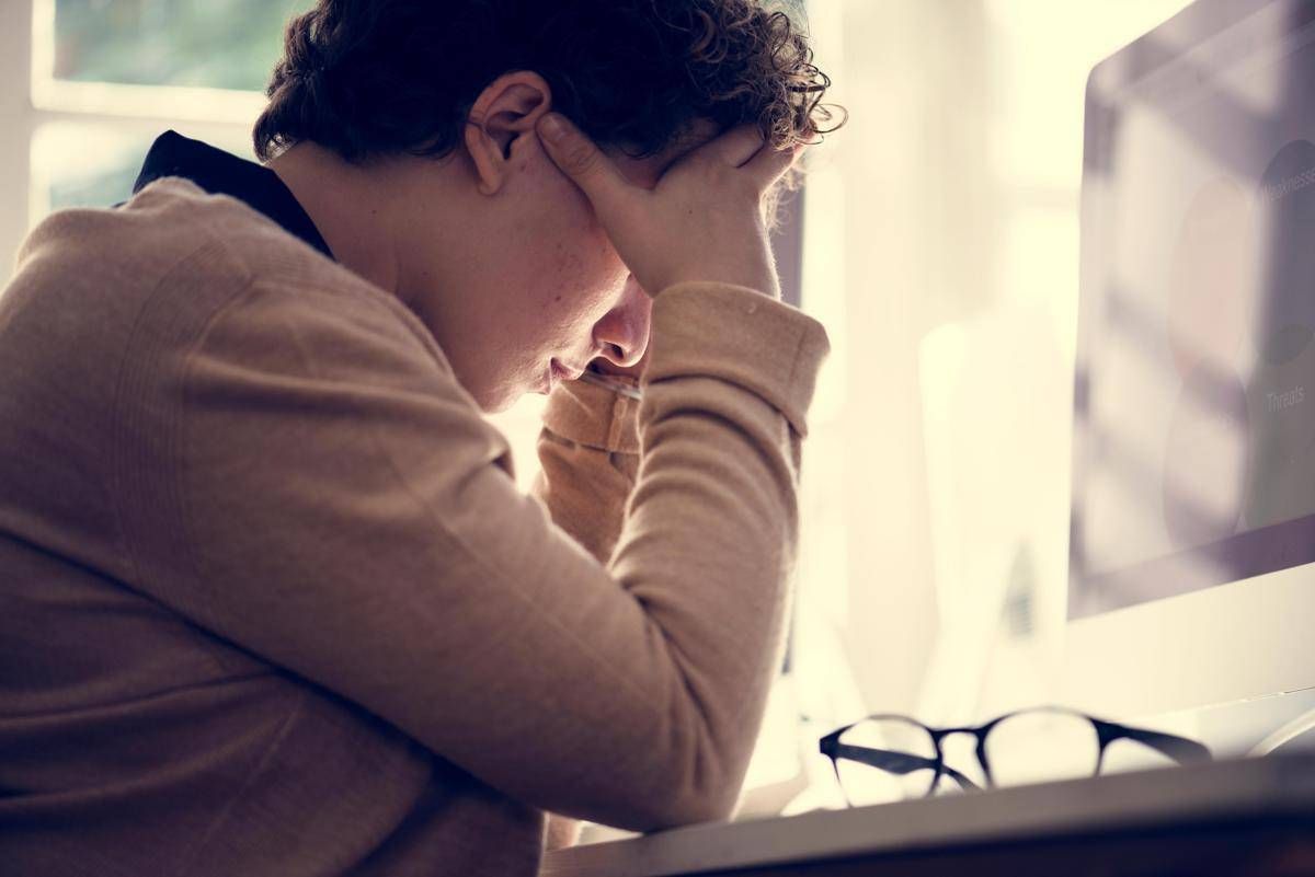 Sindrome dell'impostore, quando in ufficio pesa il nuovo ruolo e il confronto con i colleghi - 