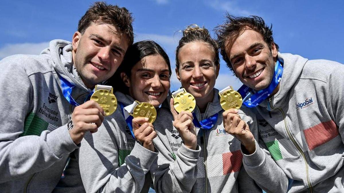 Nuoto, nel fondo a Golfo Aranci trionfo azzurro nella staffetta e il sigillo di Paltrinieri - 
