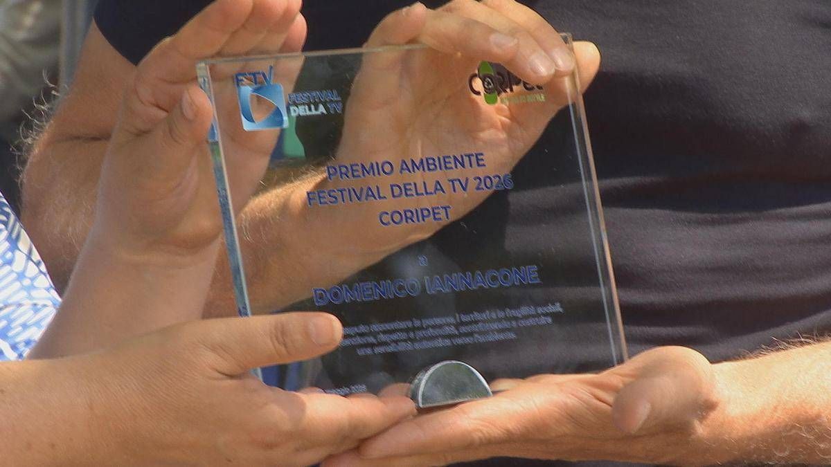 Festival TV di Dogliani, Coripet ha consegnato a Domenico Iannacone il premio Ambiente - 